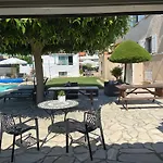 Debbie's Crew House Albergue