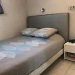 Albergue Debbie's Crew House