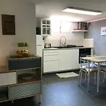 Albergue Debbie's Crew House Antibes