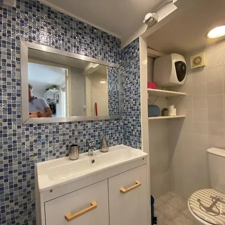 Debbie's Crew House Hostel Antibes