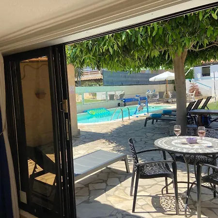 Debbie's Crew House Vandrerhjem Antibes