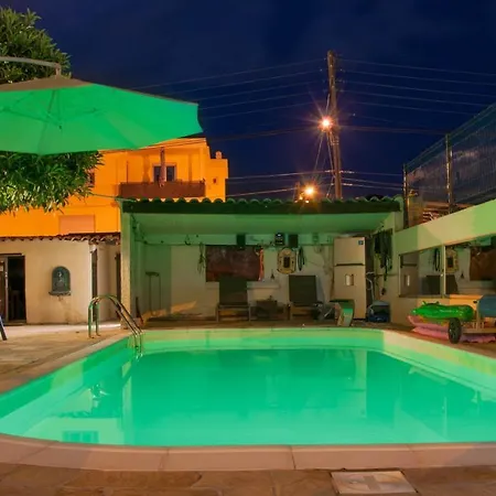 Debbie's Crew House Antibes