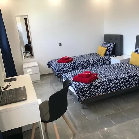 Debbie's Crew House *