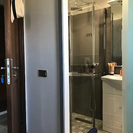 Debbie's Crew House Vandrerhjem