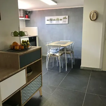 Vandrerhjem Debbie's Crew House