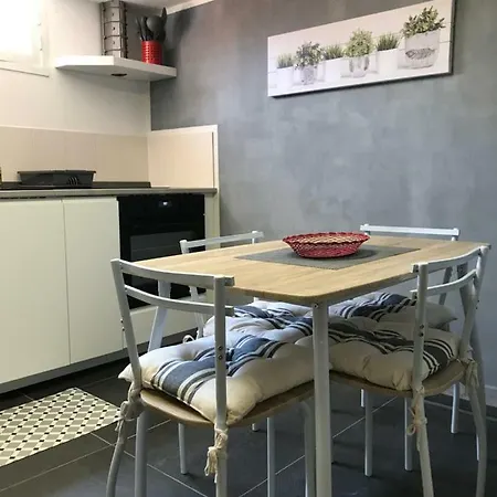 Debbie's Crew House Vandrerhjem Antibes