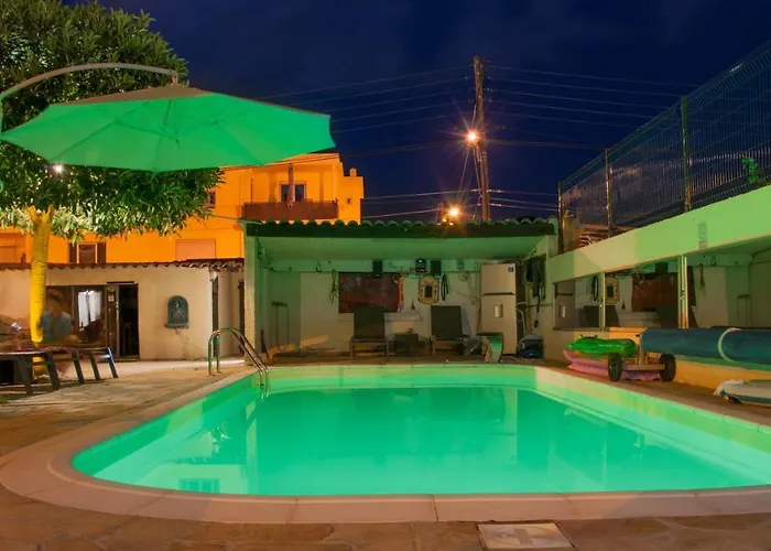 Debbie's Crew House Antibes