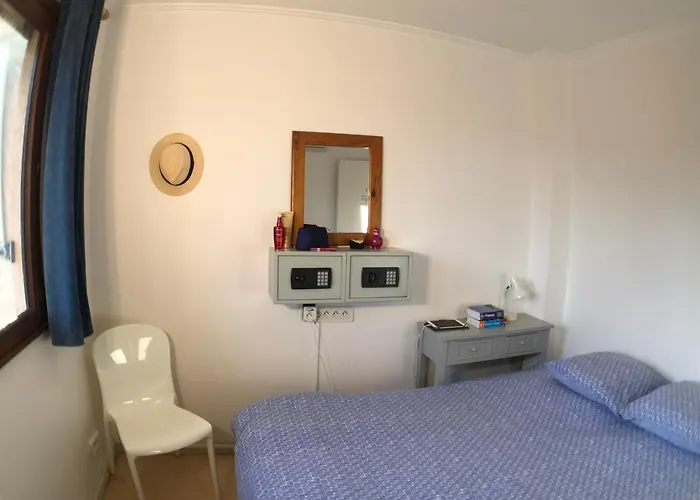 Debbie's Crew House * Antibes