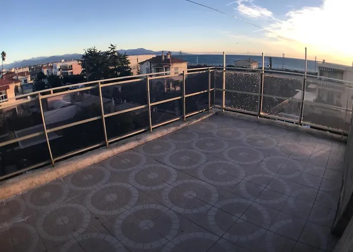 Debbie's Crew House Albergue Antibes