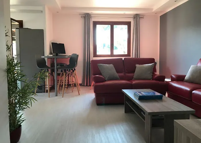 Debbie's Crew House * Antibes