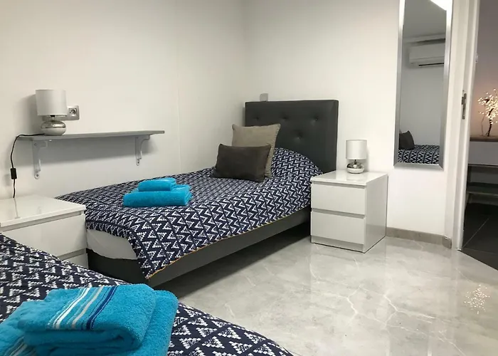 Debbie's Crew House Antibes