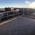 Debbie's Crew House Hostel Antibes