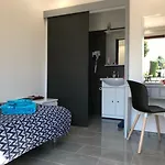 Debbie's Crew House Hostel