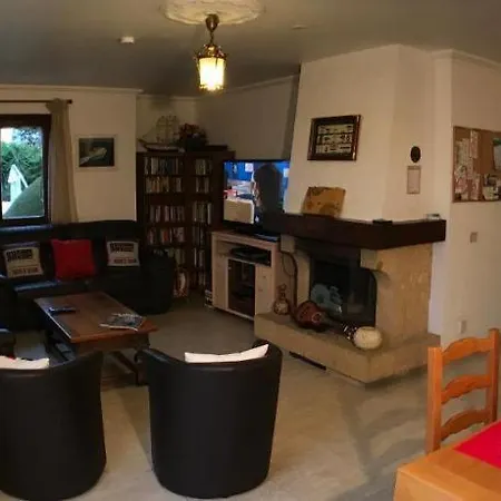 Debbie's Crew House * אנטיב