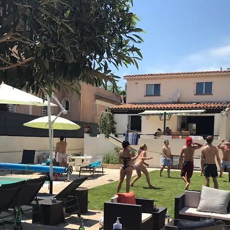 Auberge de jeunesse Debbie's Crew House *