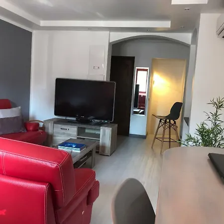 אכסניה Debbie's Crew House אנטיב