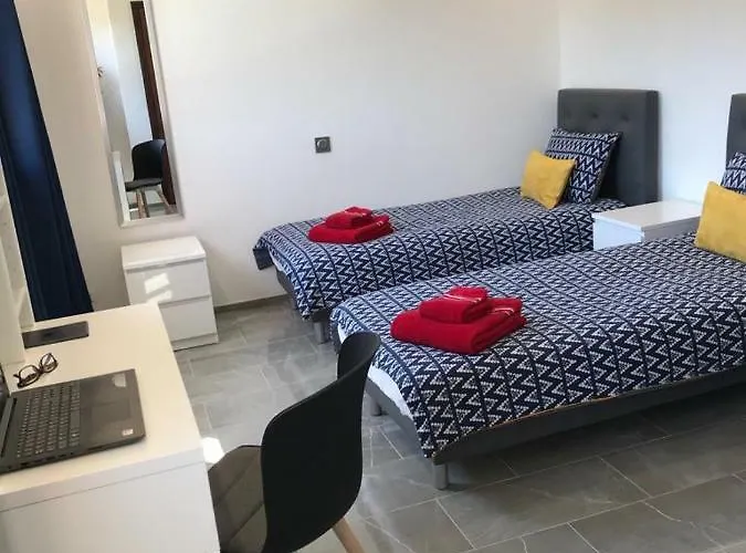 Debbie's Crew House *