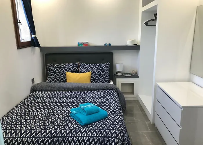 Debbie's Crew House *