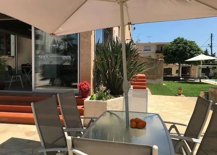 Debbie's Crew House *