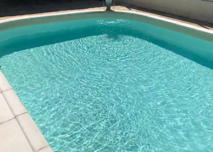 Хостел Debbie's Crew House